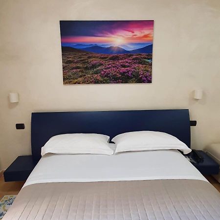 Vittoria Guest House ซาแลร์โน ภายนอก รูปภาพ