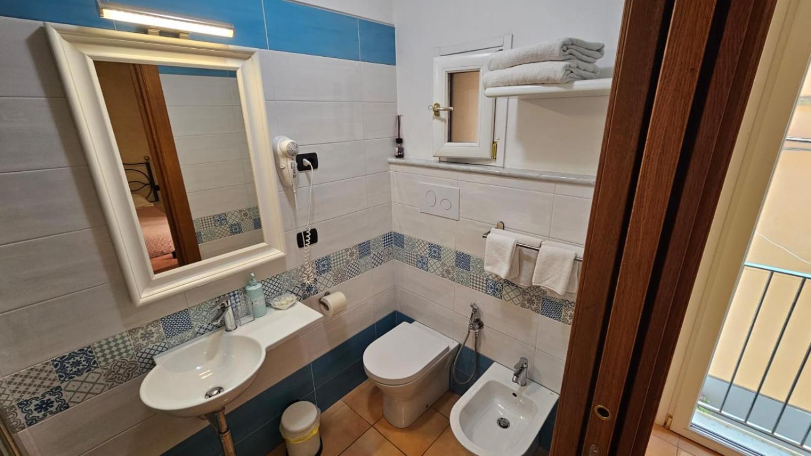 Vittoria Guest House ซาแลร์โน ภายนอก รูปภาพ