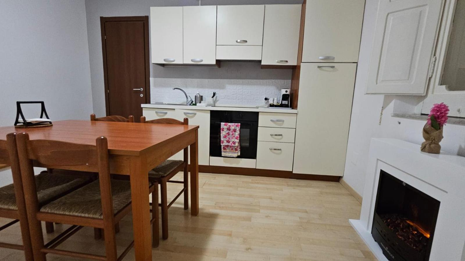 Vittoria Guest House ซาแลร์โน ภายนอก รูปภาพ